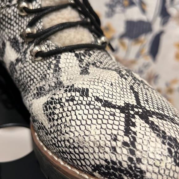 Faux Fur Snake skin combat boots - Picture 4 of 8